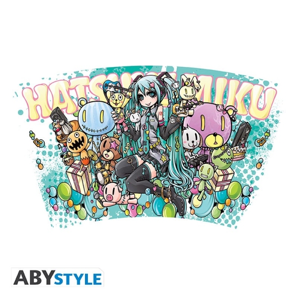 Sie werden sich als Teil der Band mit diesem offiziell lizenzierten Hatsune Miku Tumbler fühlen. Mit Miku und einem Band bunter Tiere ist dieser Tumbler der perfekte Weg, um Ihre Getränkeware Kollektion zu beleben!